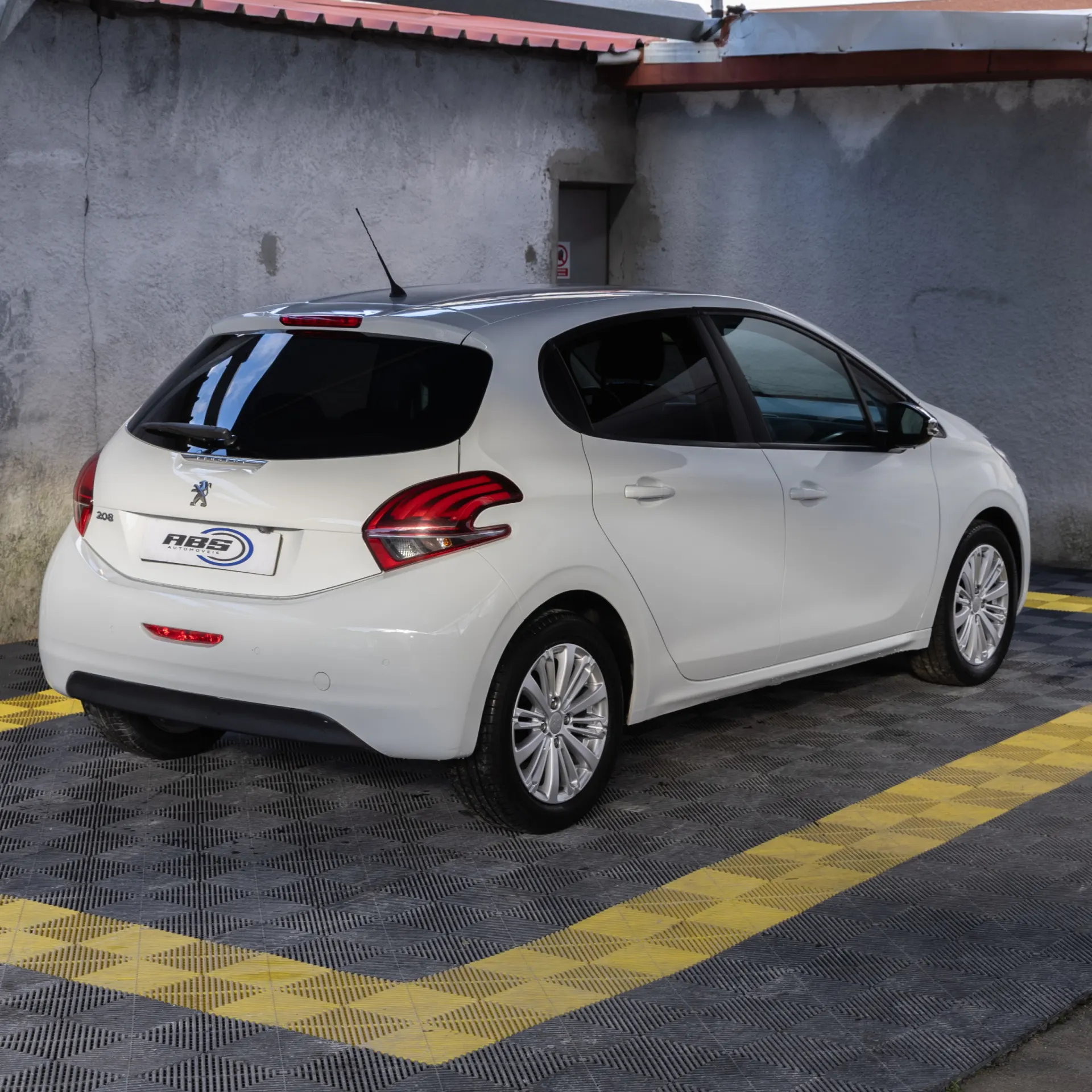 Peugeot 208 1.2i Style 5