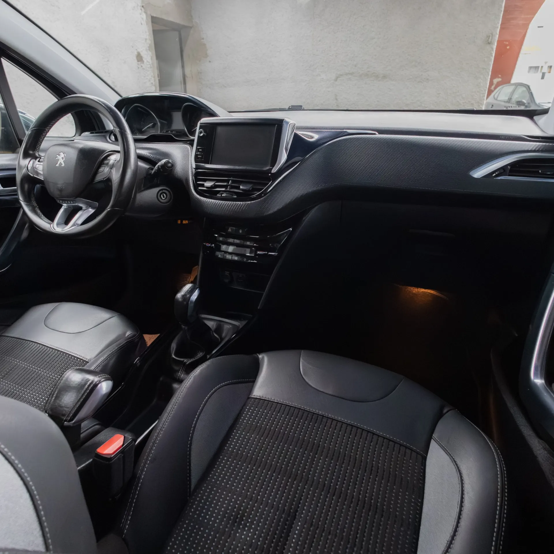 Peugeot 2008 1.2 VTi Allure 9