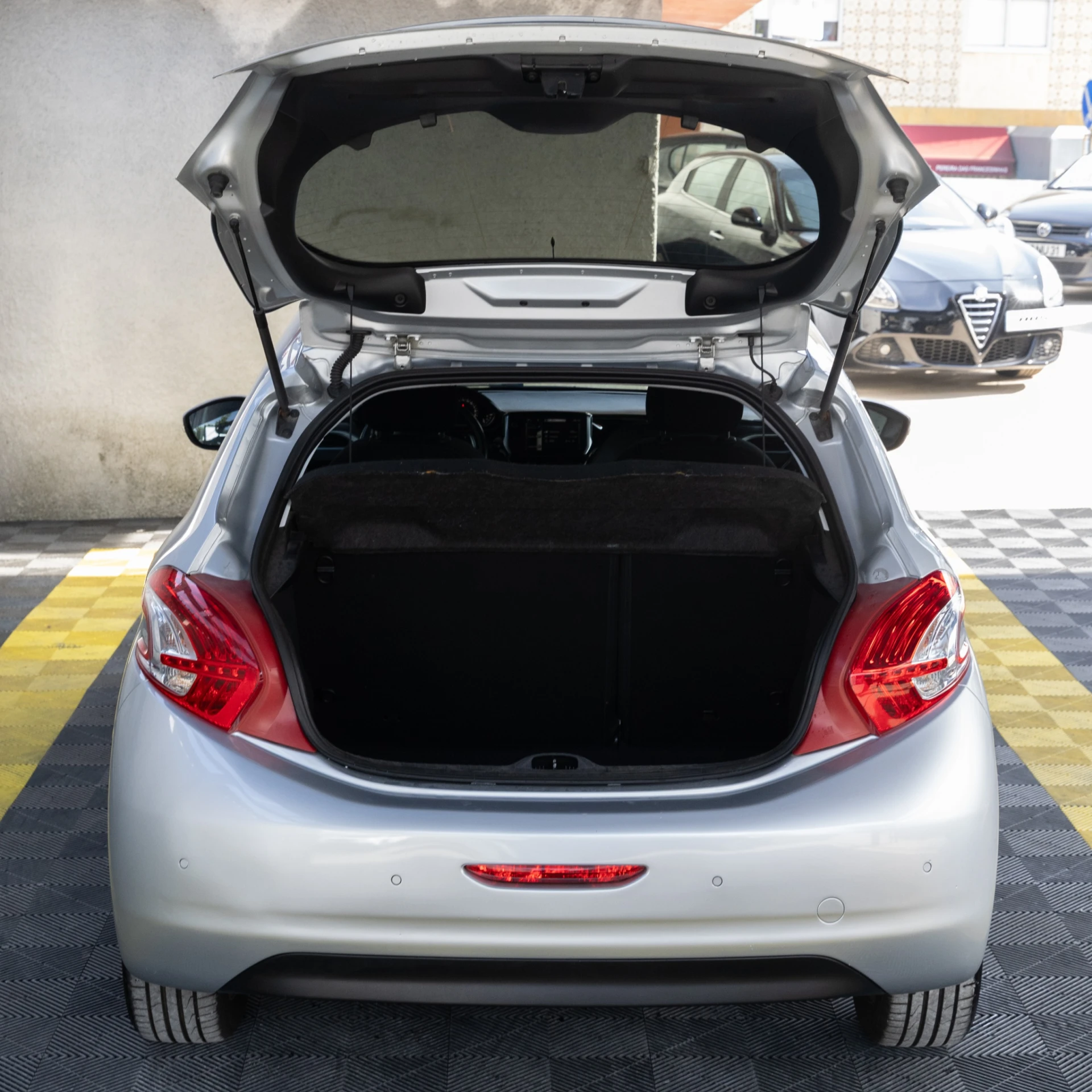 Peugeot 208 Allure 1.6 HDI 7