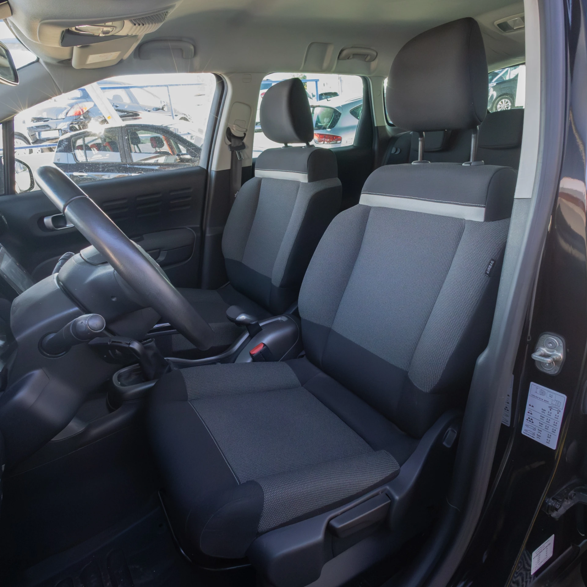 Citroën C3 Aircross 1.2 PureTech Shine 14