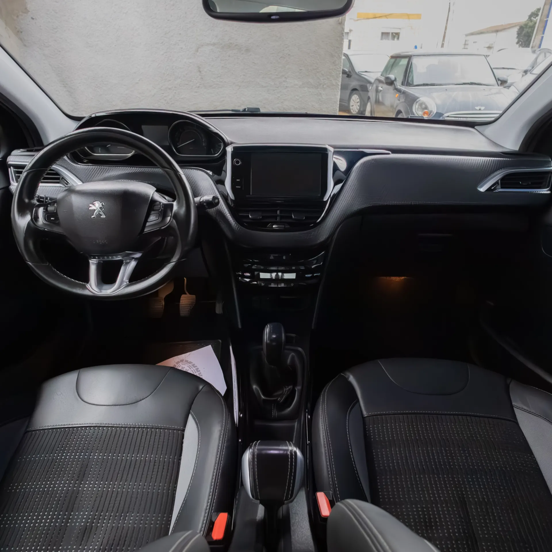 Peugeot 2008 1.2 VTi Allure 10