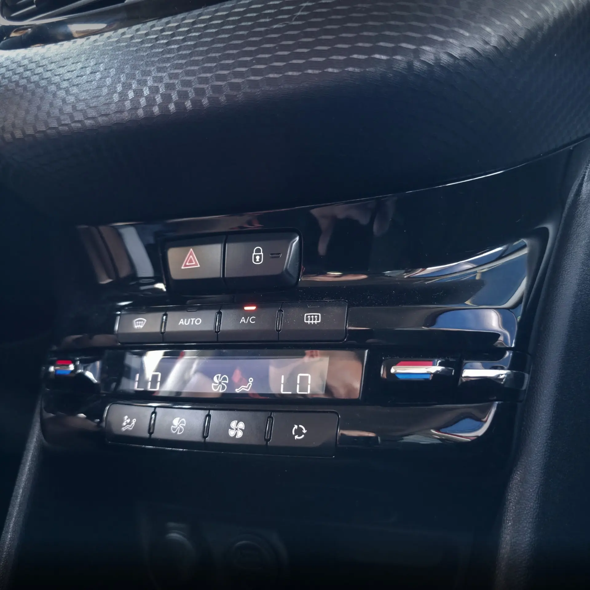 Peugeot 208 1.2 PureTech Style 24