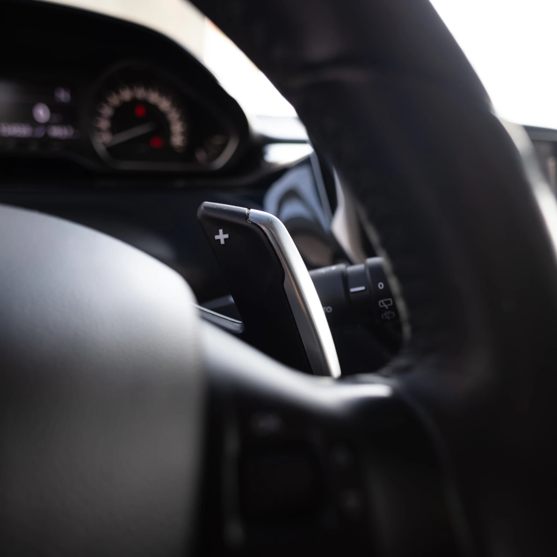 Peugeot 208 Allure 1.6 HDI 18