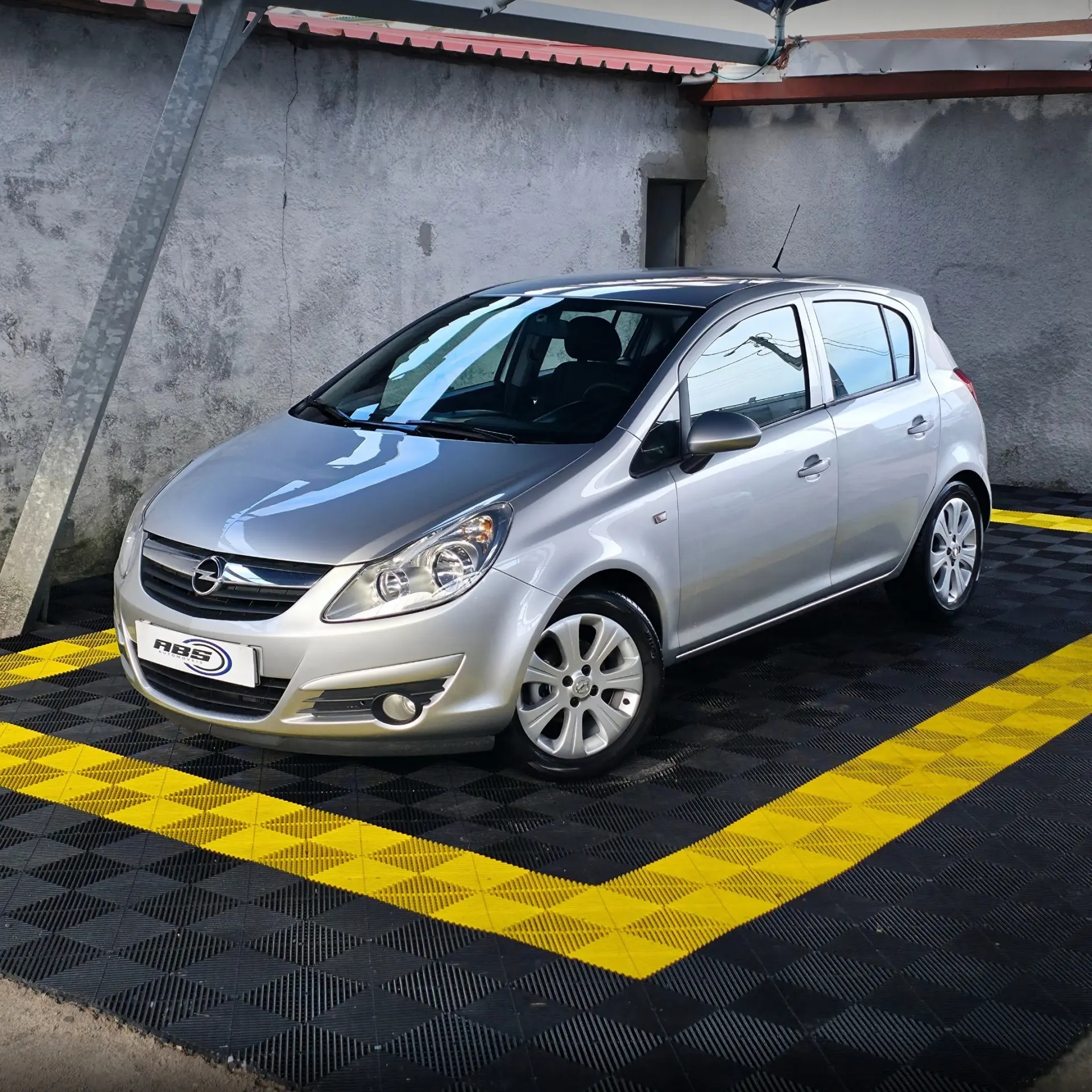 Opel Corsa 1.2 Enjoy 1