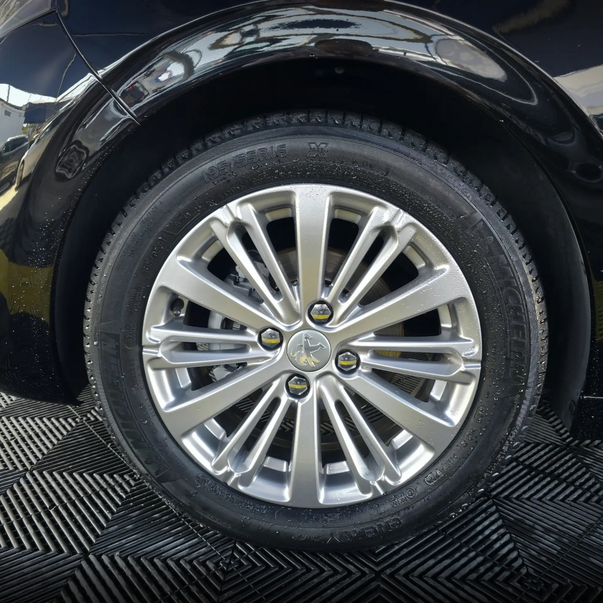 Peugeot 208 1.2 PureTech Style 12
