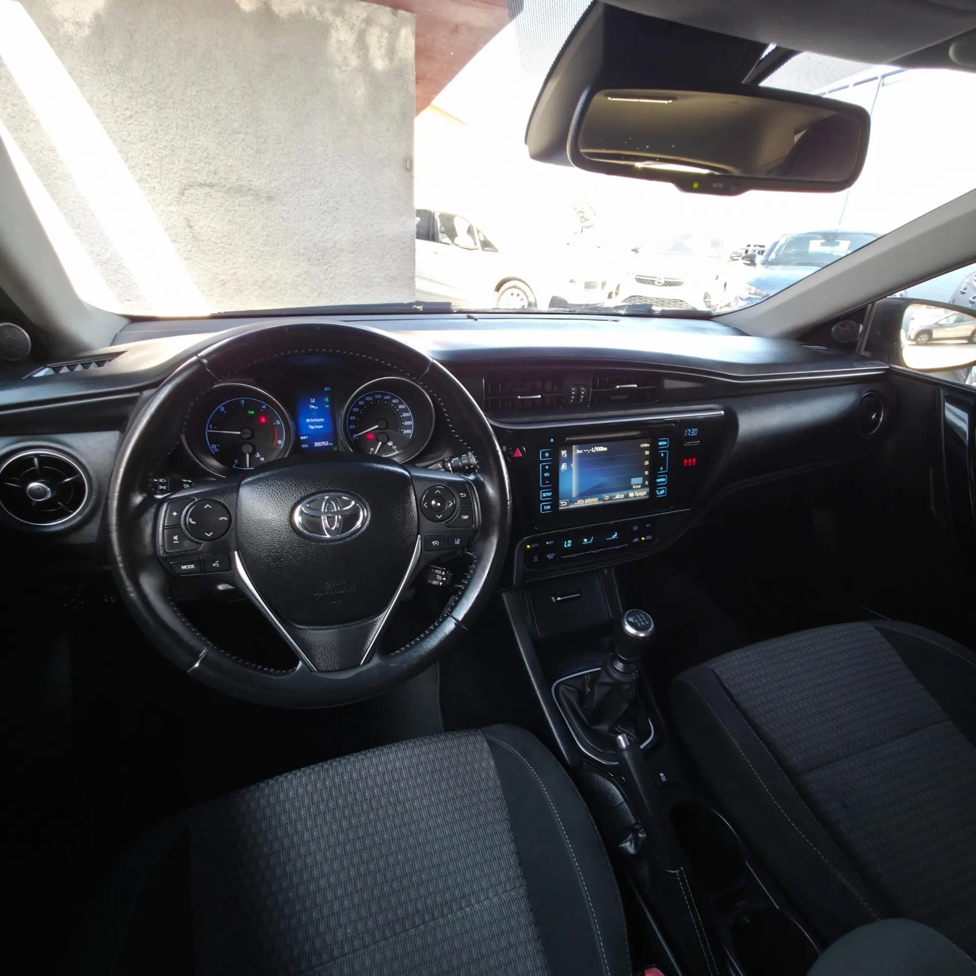 Toyota Auris 1.4 D-4D Com. +P.Sport+Navi 13