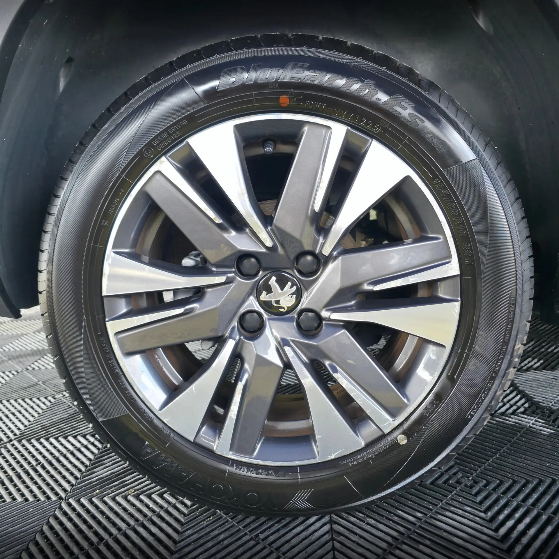 Peugeot 2008 1.2 PureTech Style 10