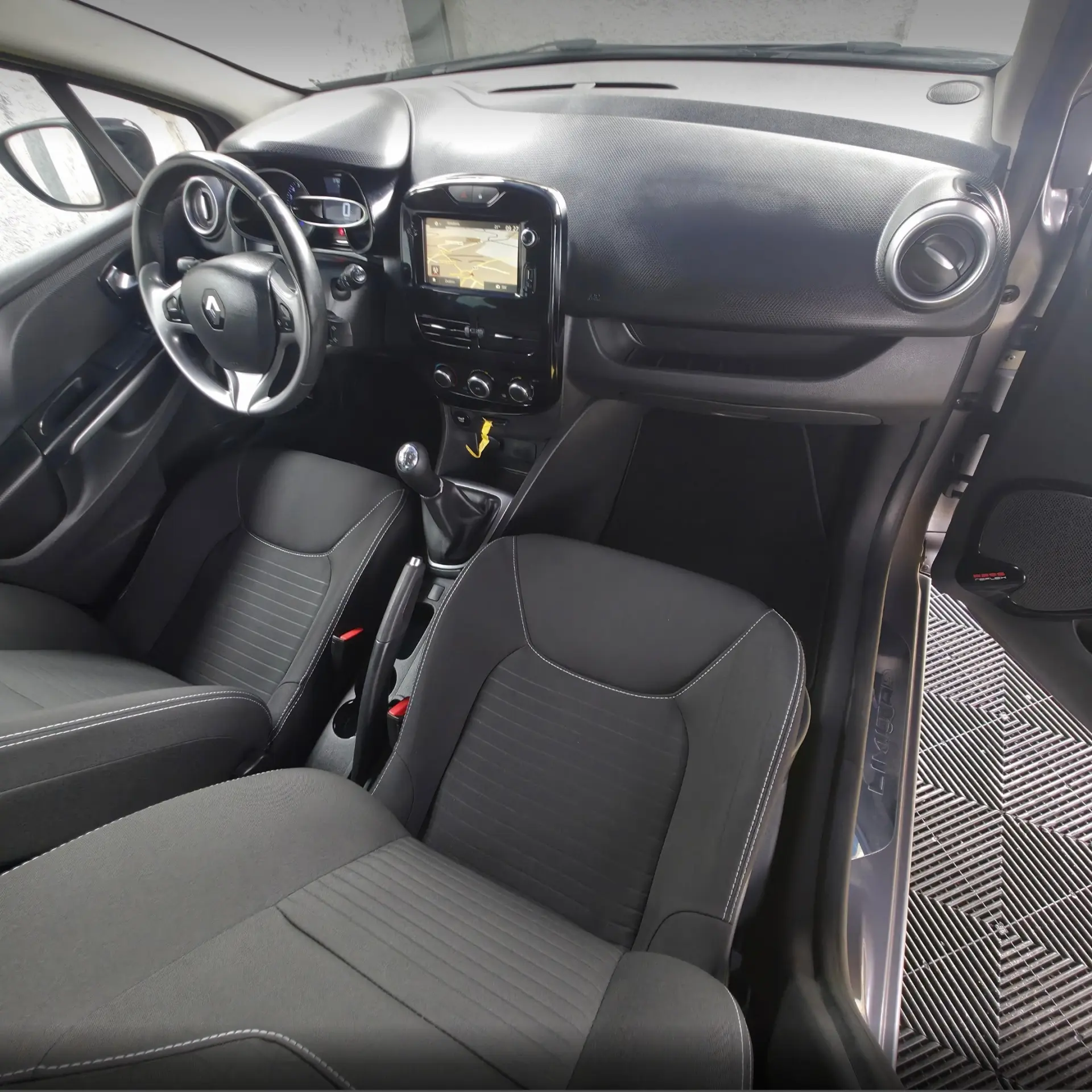 Renault Clio 0.9 TCE Limited 23