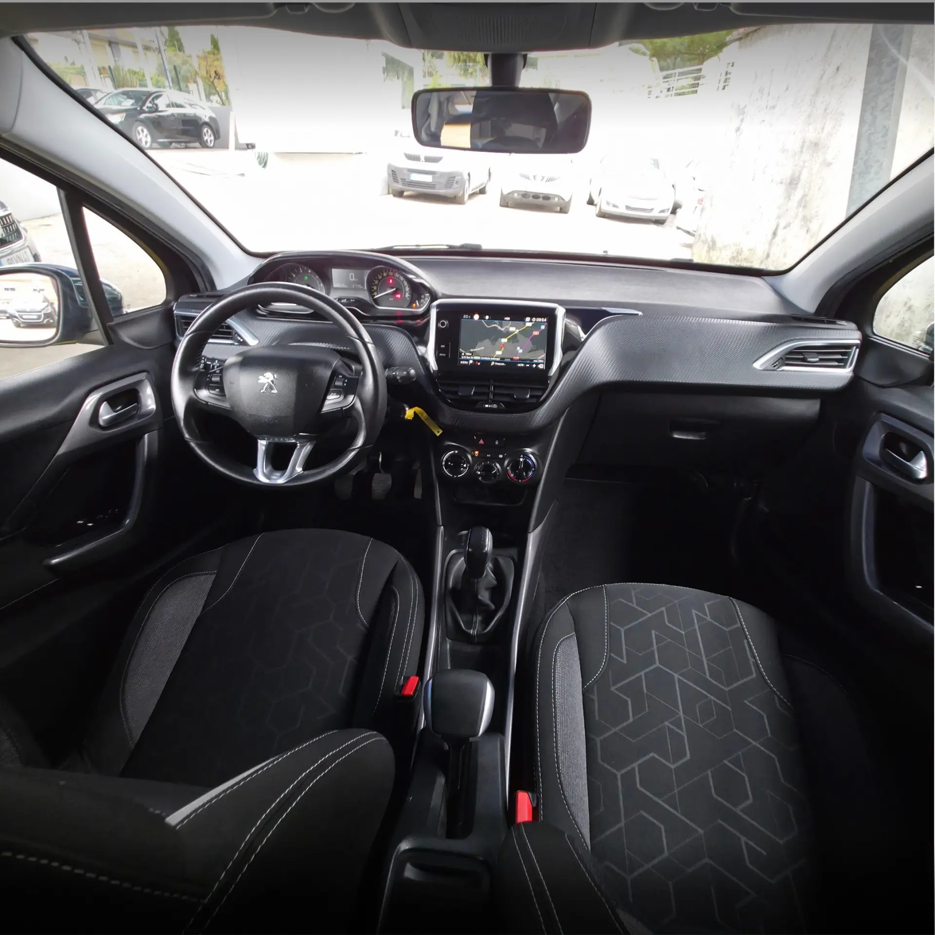Peugeot 2008 1.2 PureTech Allure 12