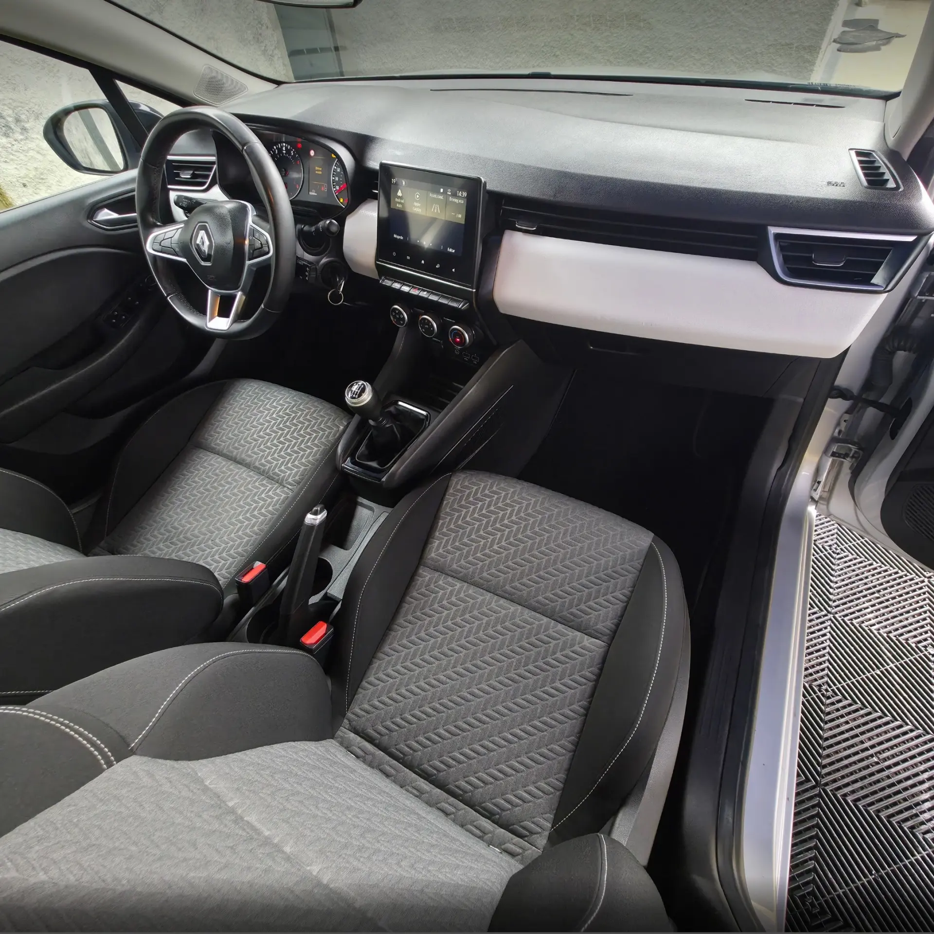 Renault Clio 1.0 TCe Intens Bi-Fuel 18