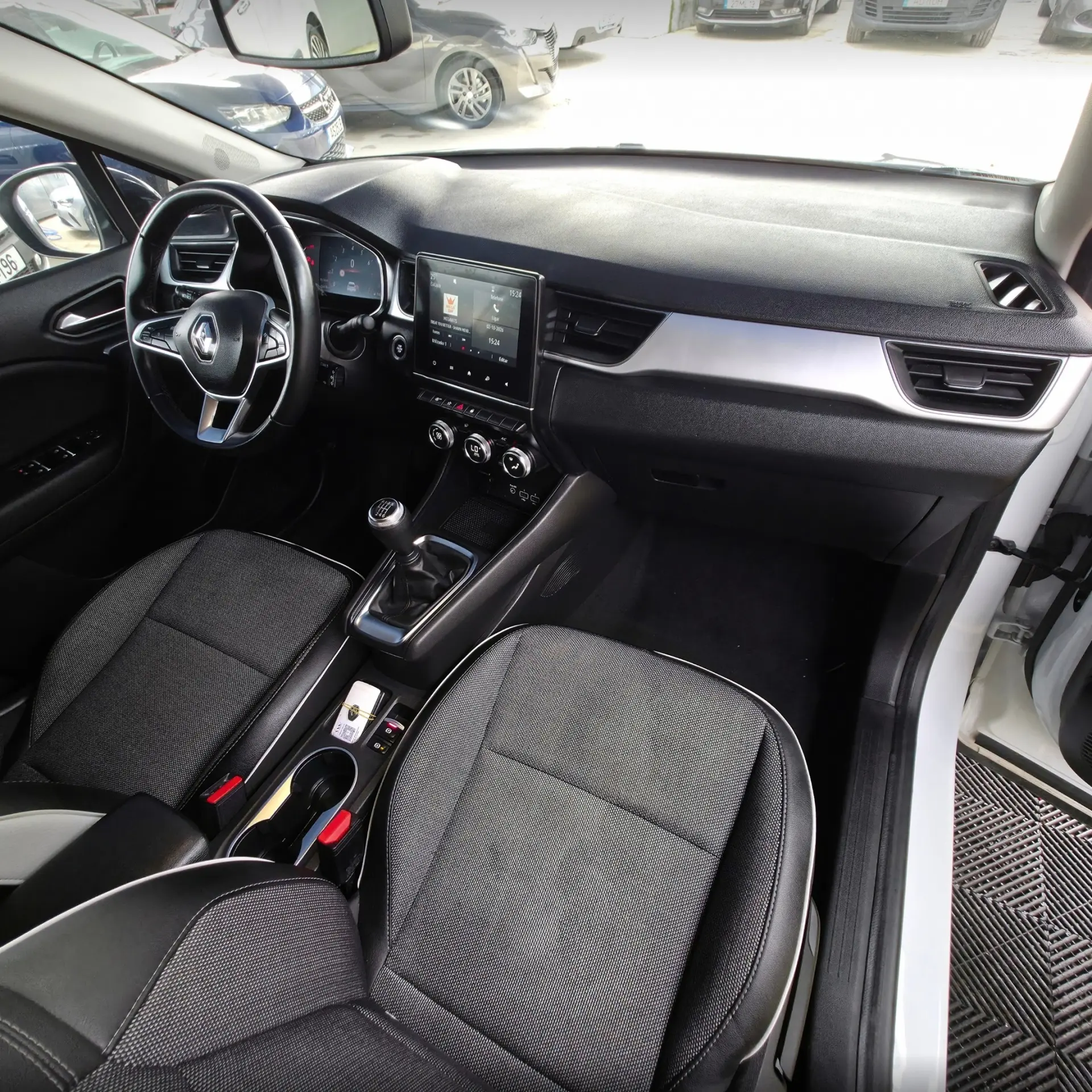 Renault Captur 1.0 TCe Intens 29