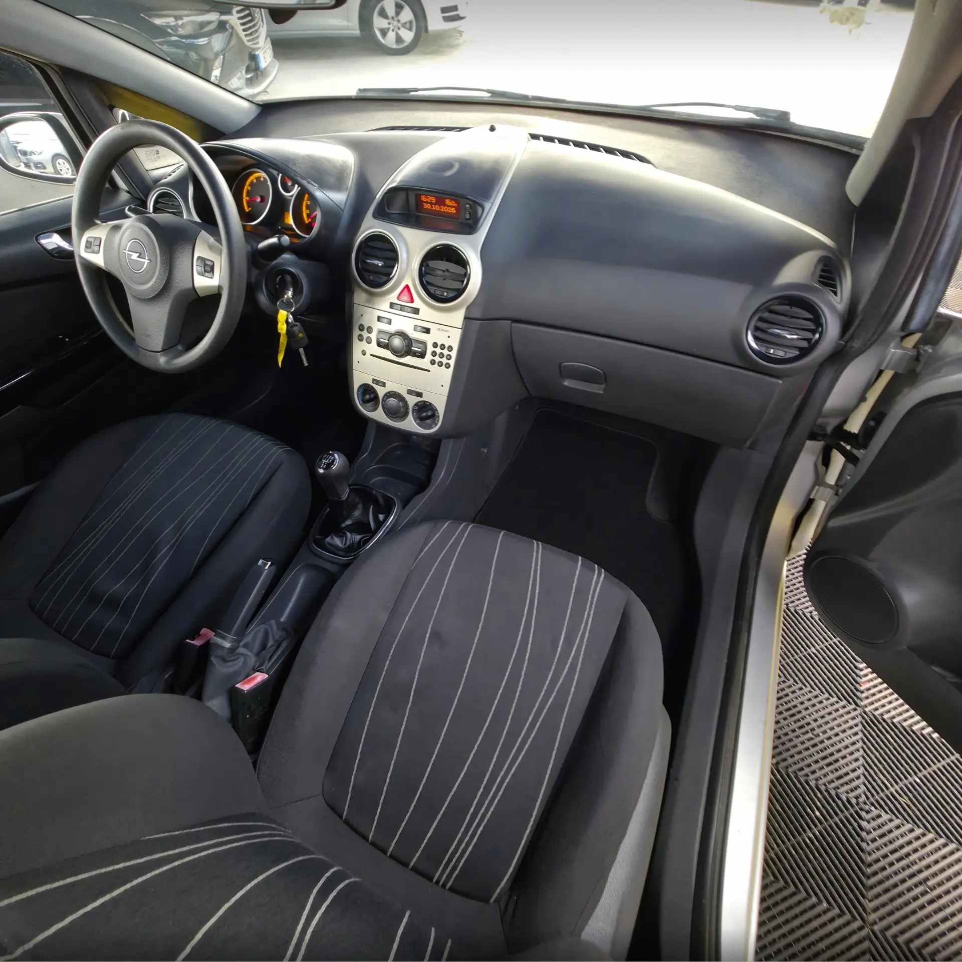 Opel Corsa 1.2 Enjoy 19