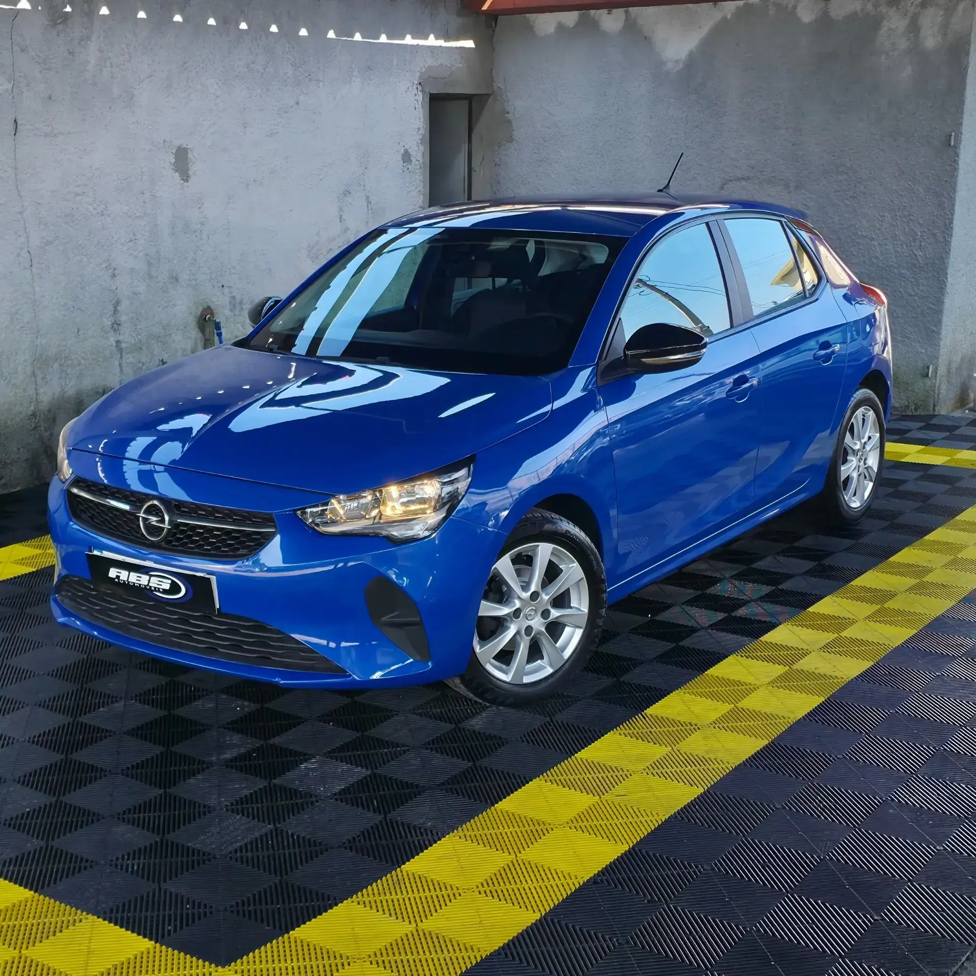 Opel Corsa 1.2 Elegance 1