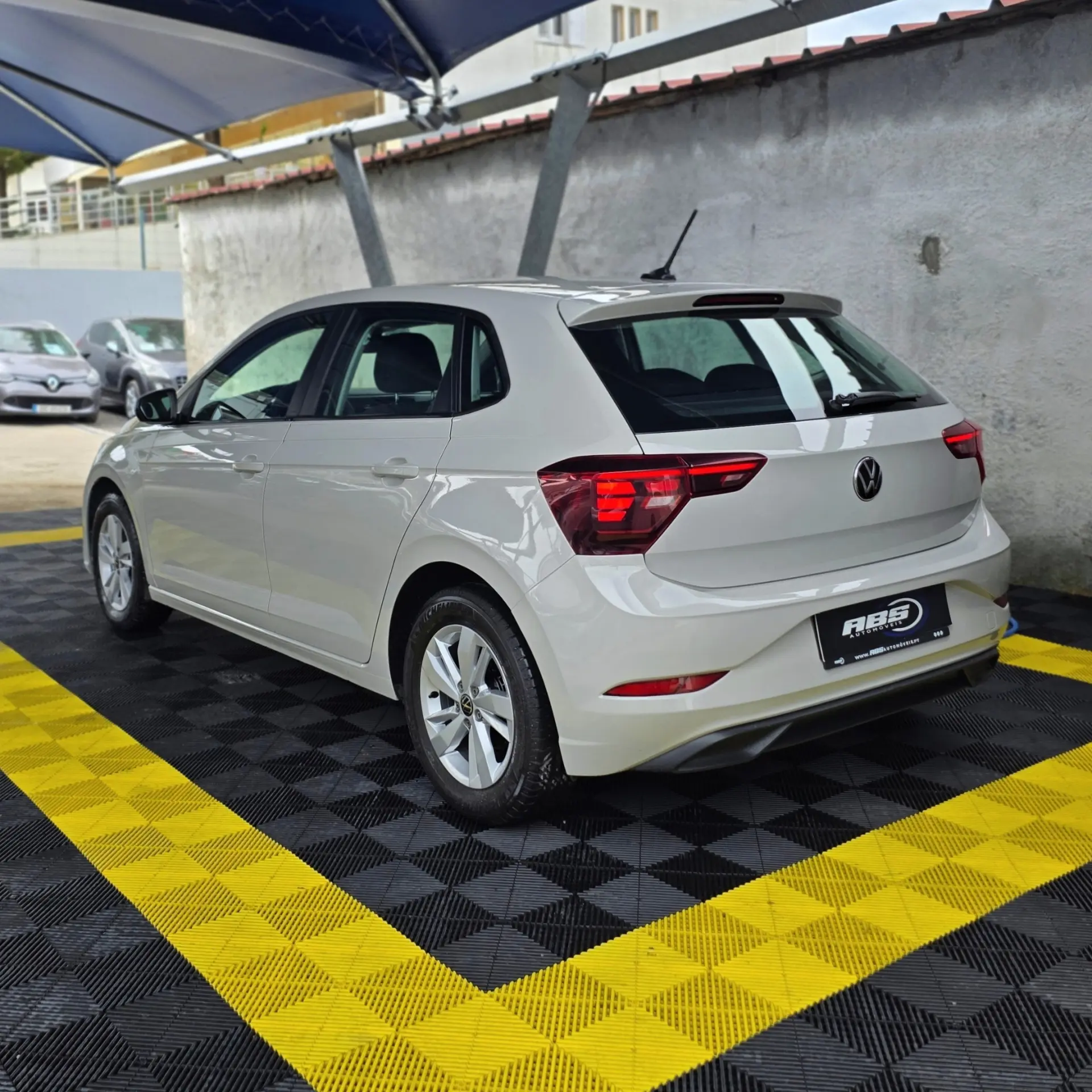 Volkswagen Polo 1.0 Trendline 4