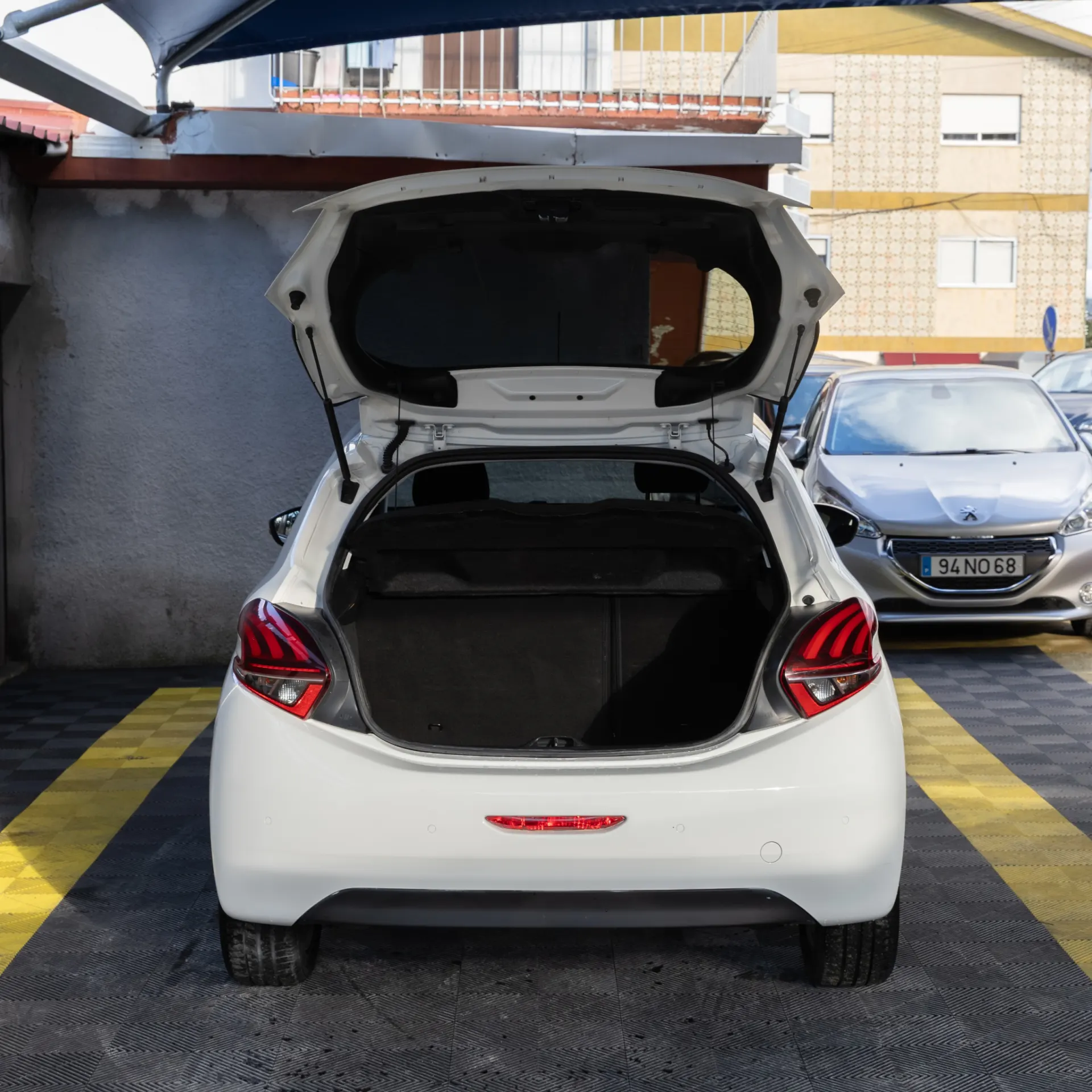 Peugeot 208 1.2i Style 7