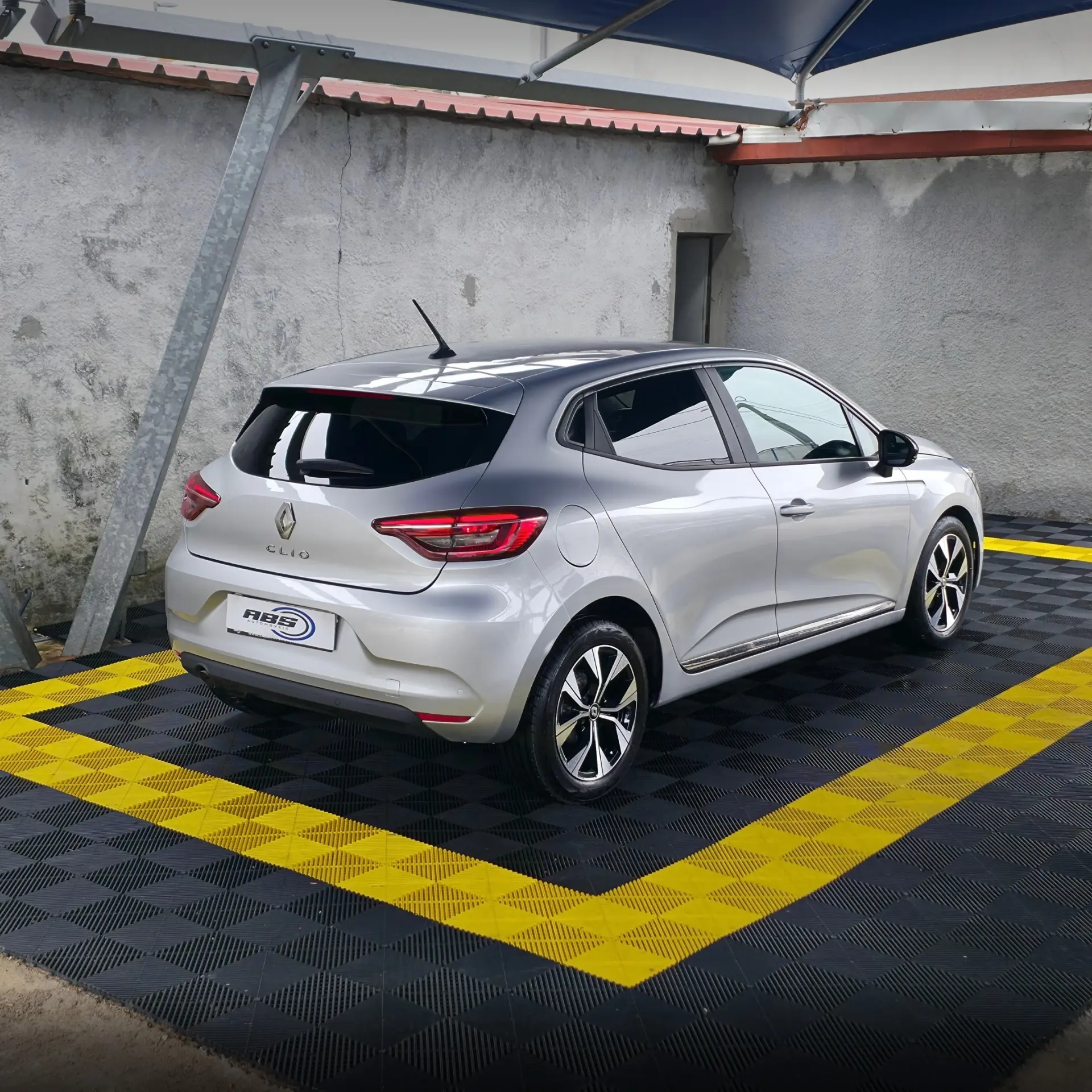 Renault Clio 1.0 TCe Intens Bi-Fuel 2