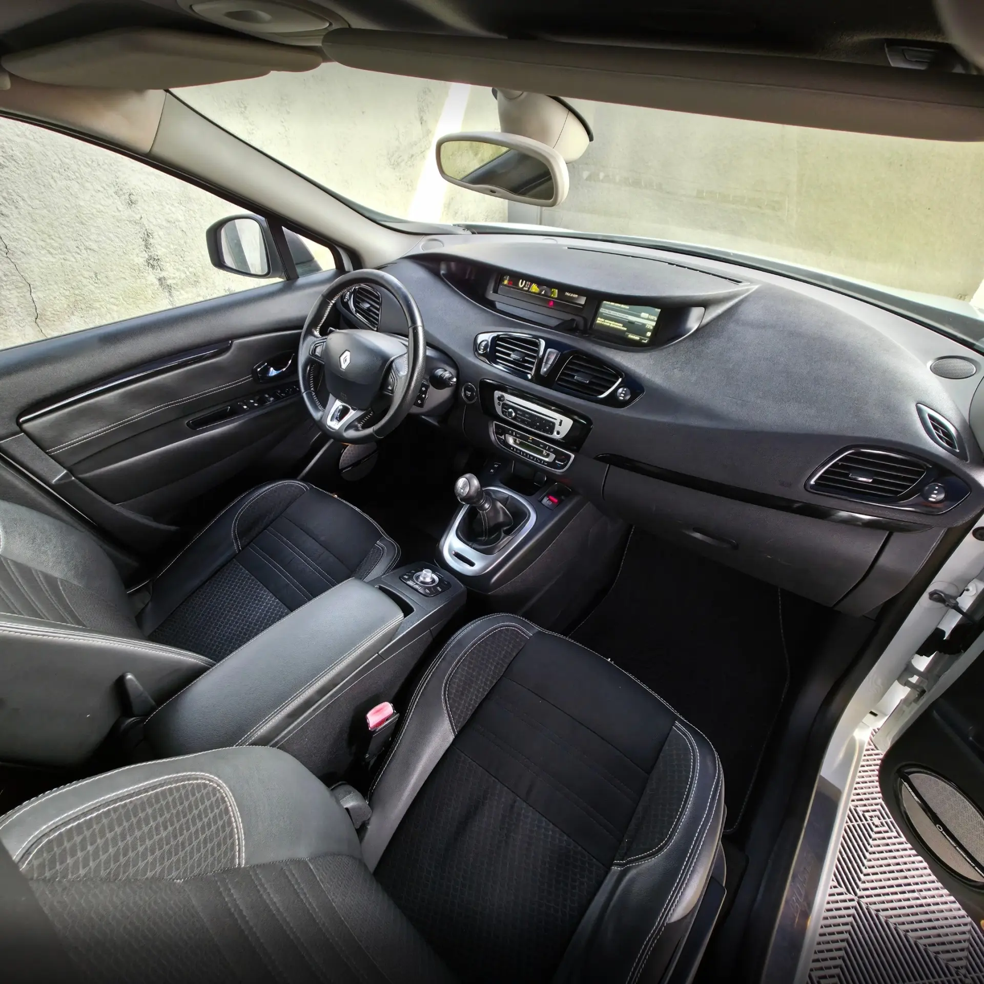 Renault Grand Scénic Energy dCi 110 S&S Bose Edition 11