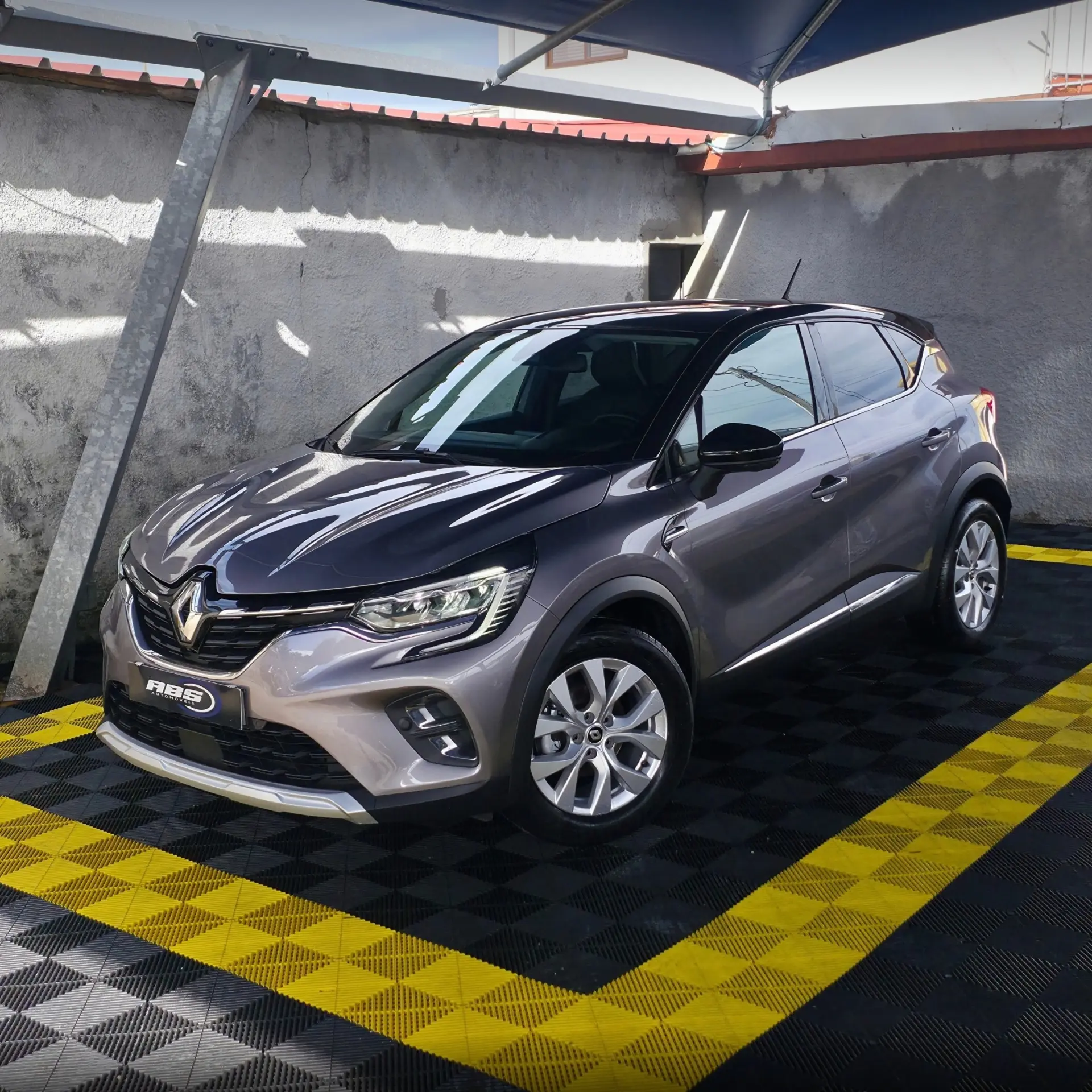 Renault Captur 1.0 TCe Intens 1