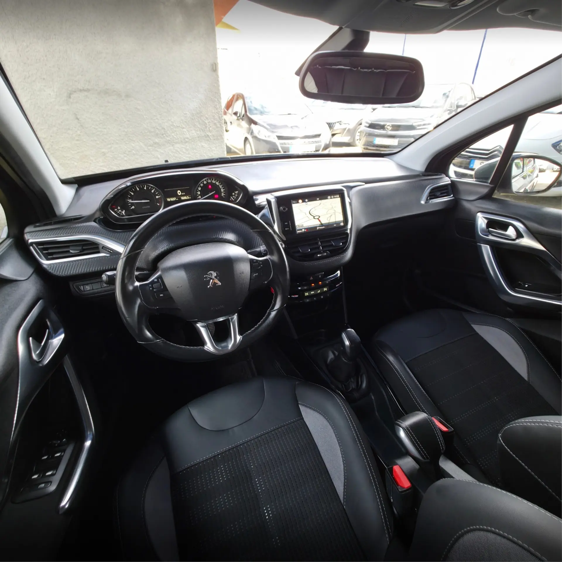 Peugeot 2008 1.2 PureTech Style 12