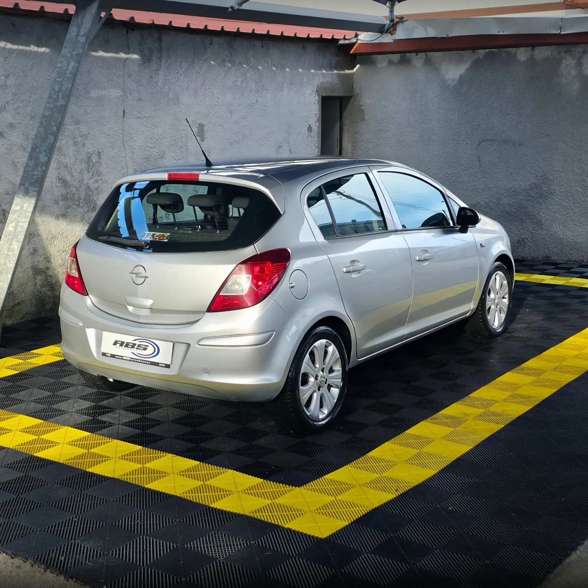 Opel Corsa 1.2 Enjoy 2