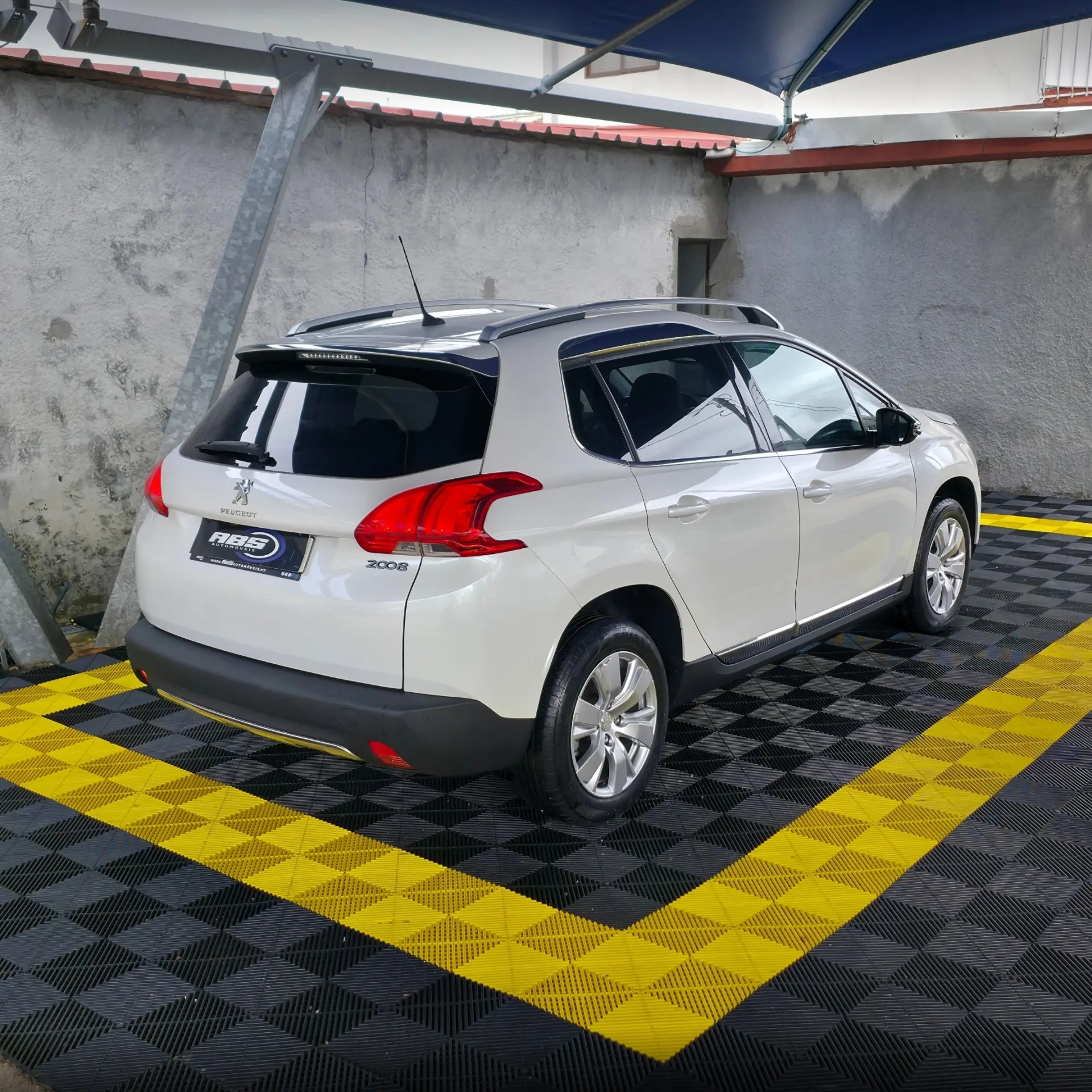 Peugeot 2008 1.2 PureTech Allure 2