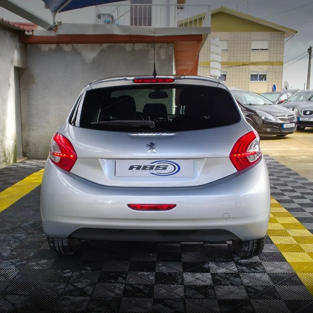 Peugeot 208 1.2 PureTech Active 6