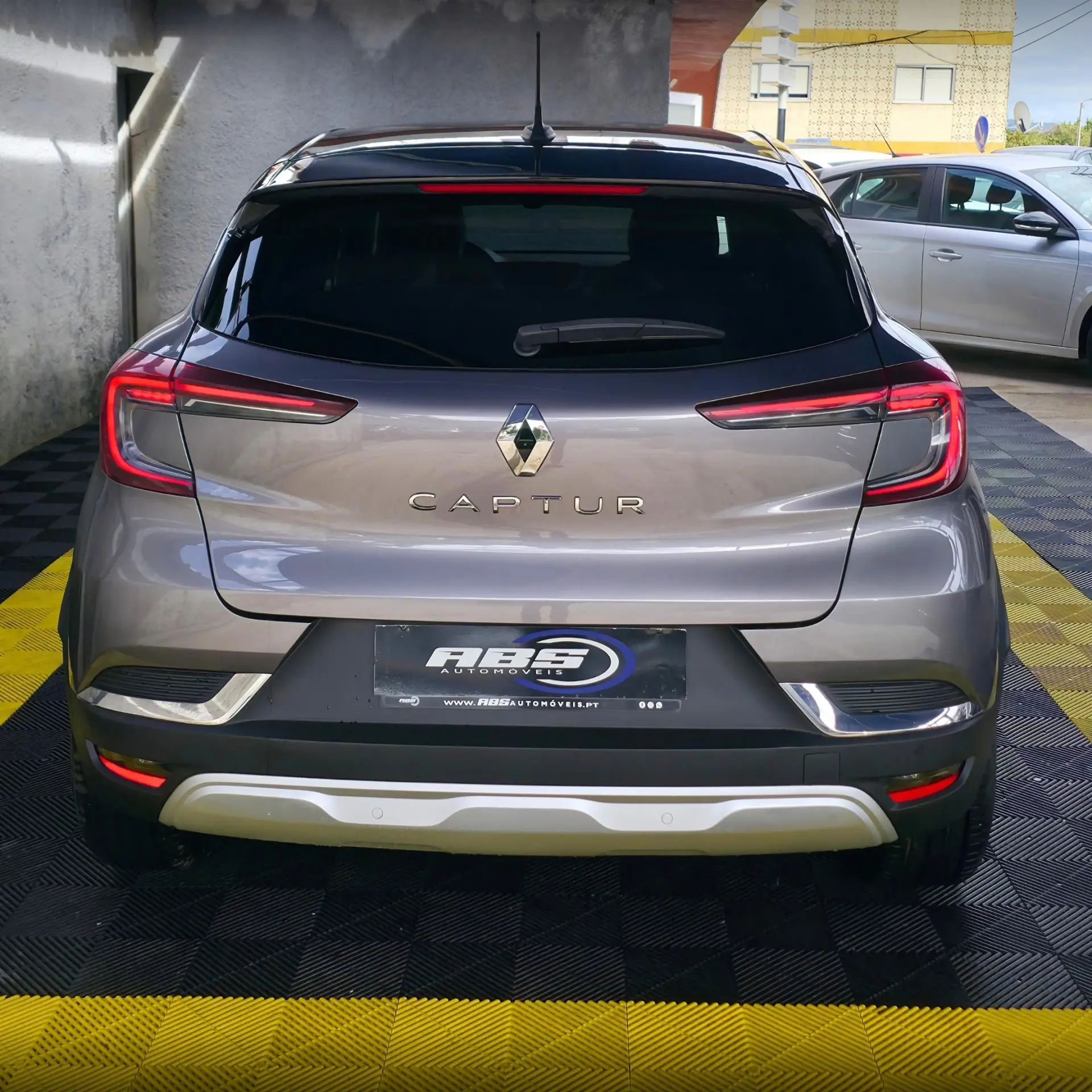 Renault Captur 1.0 TCe Intens 6