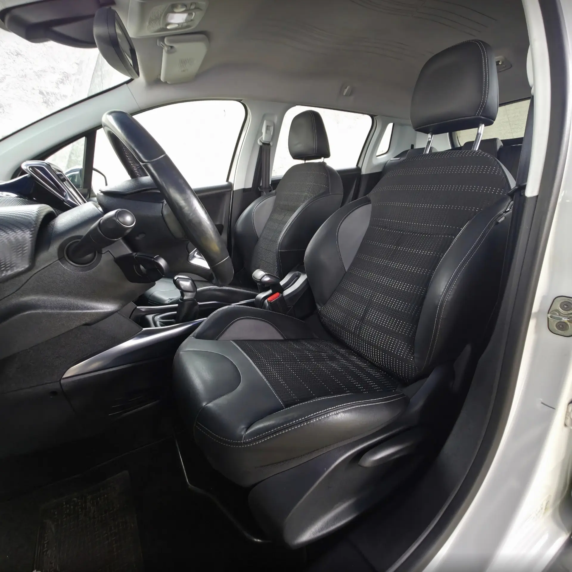 Peugeot 2008 1.2 PureTech Allure 12