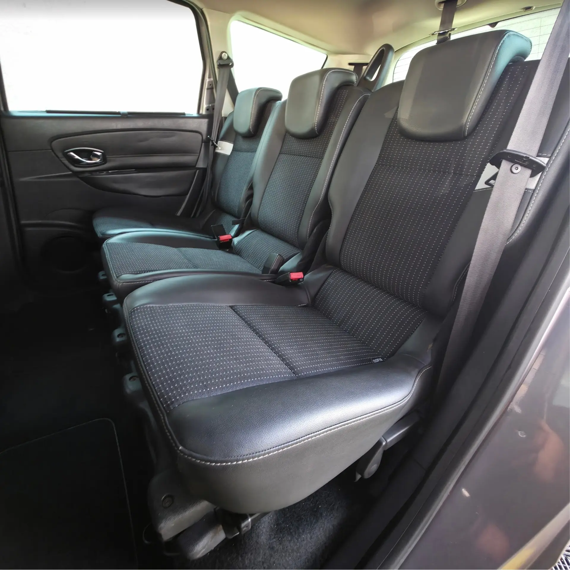 Renault Grand Scénic 1.5 dCi Dynamique S 7L 26