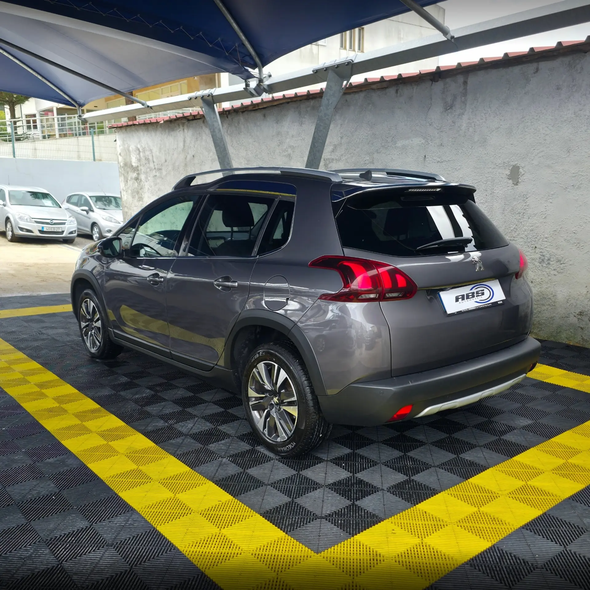 Peugeot 2008 1.2 PureTech Style 4