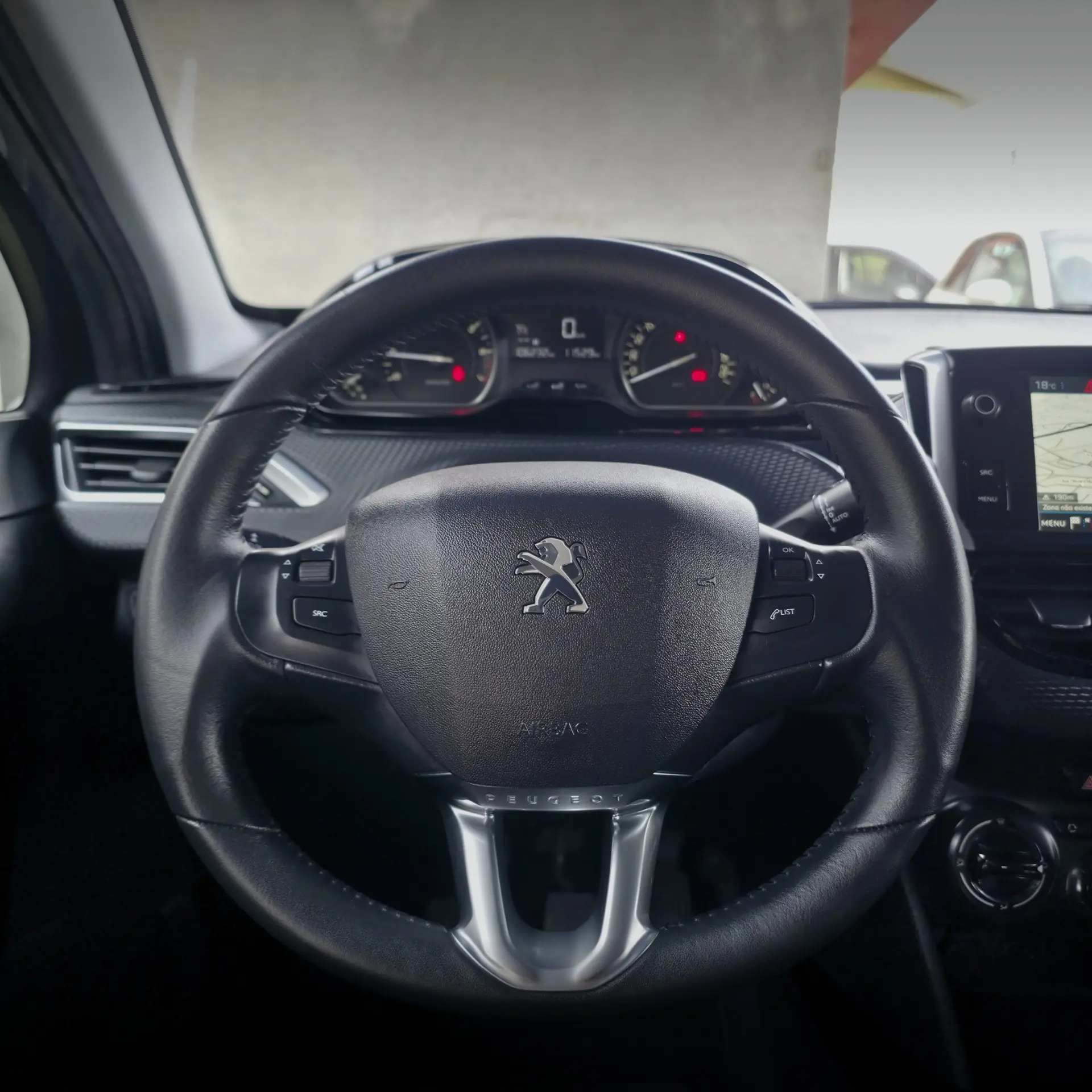Peugeot 2008 1.2 PureTech Signature 16