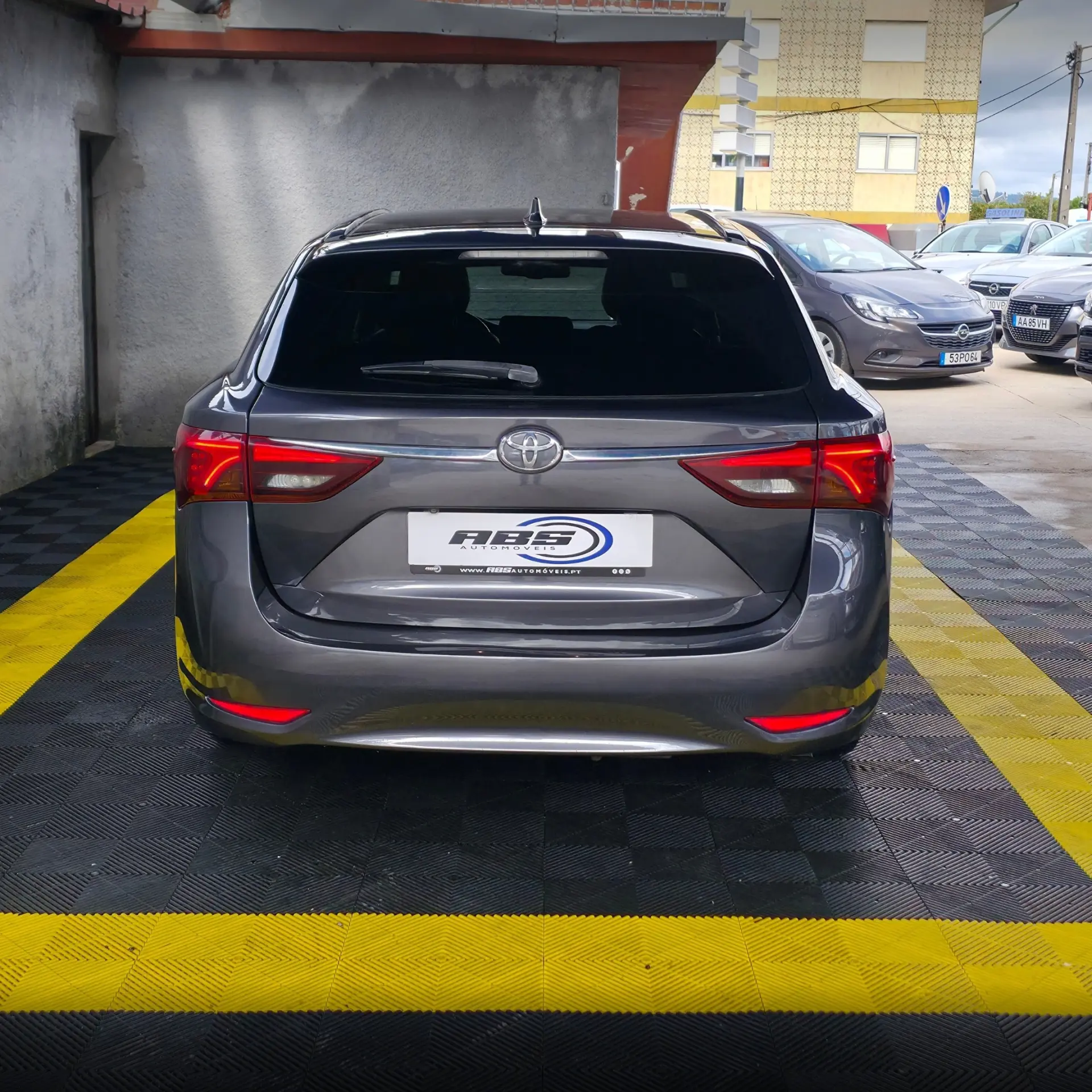 Toyota Avensis Touring Sports 1.6 D-4D Luxury+GPS 6