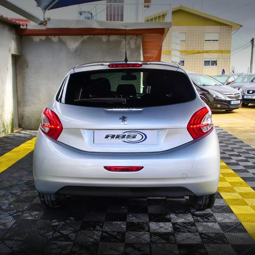 Peugeot 208 1.2 PureTech Active 6