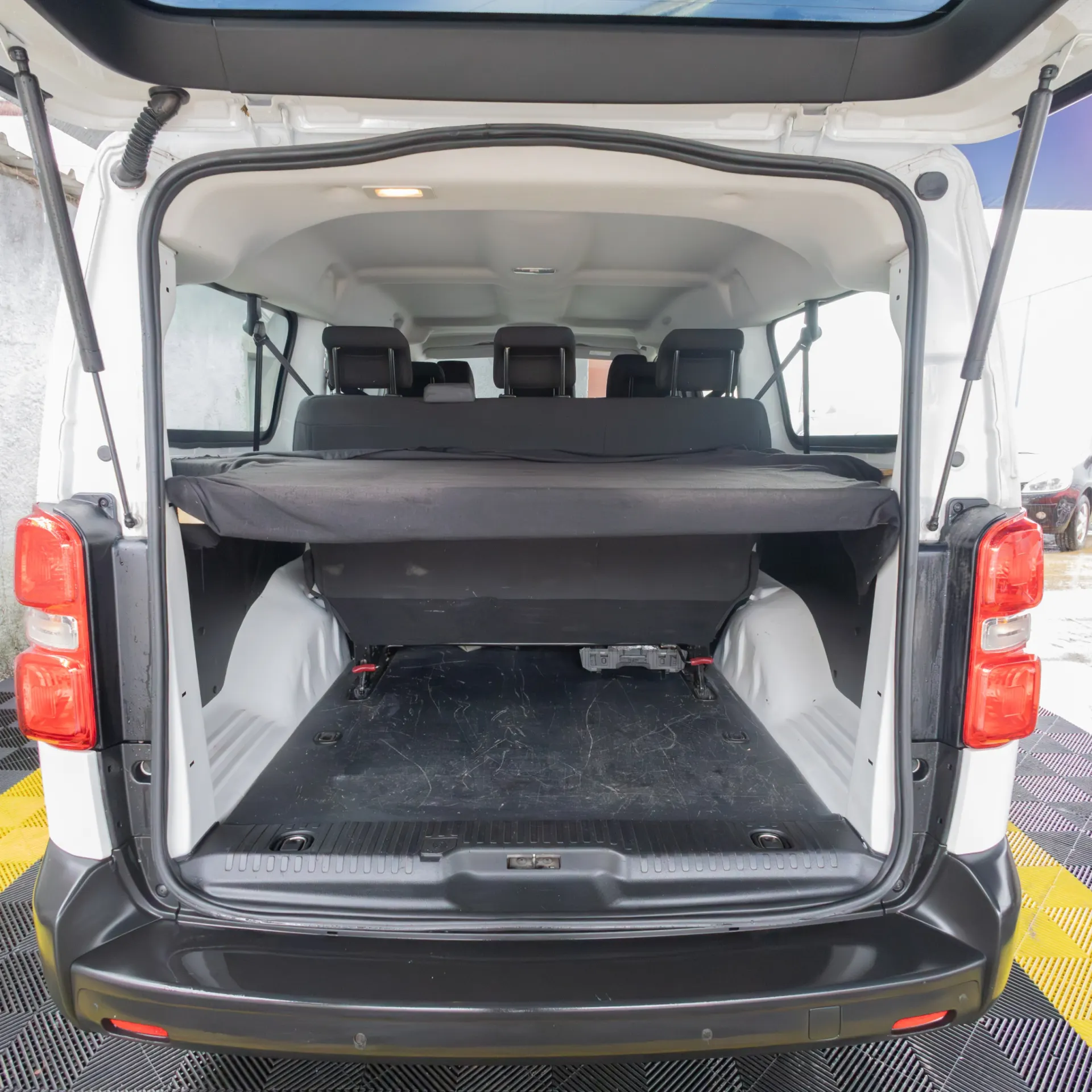 Peugeot Traveller 1.5 BlueHDi 9Lug - Long 8