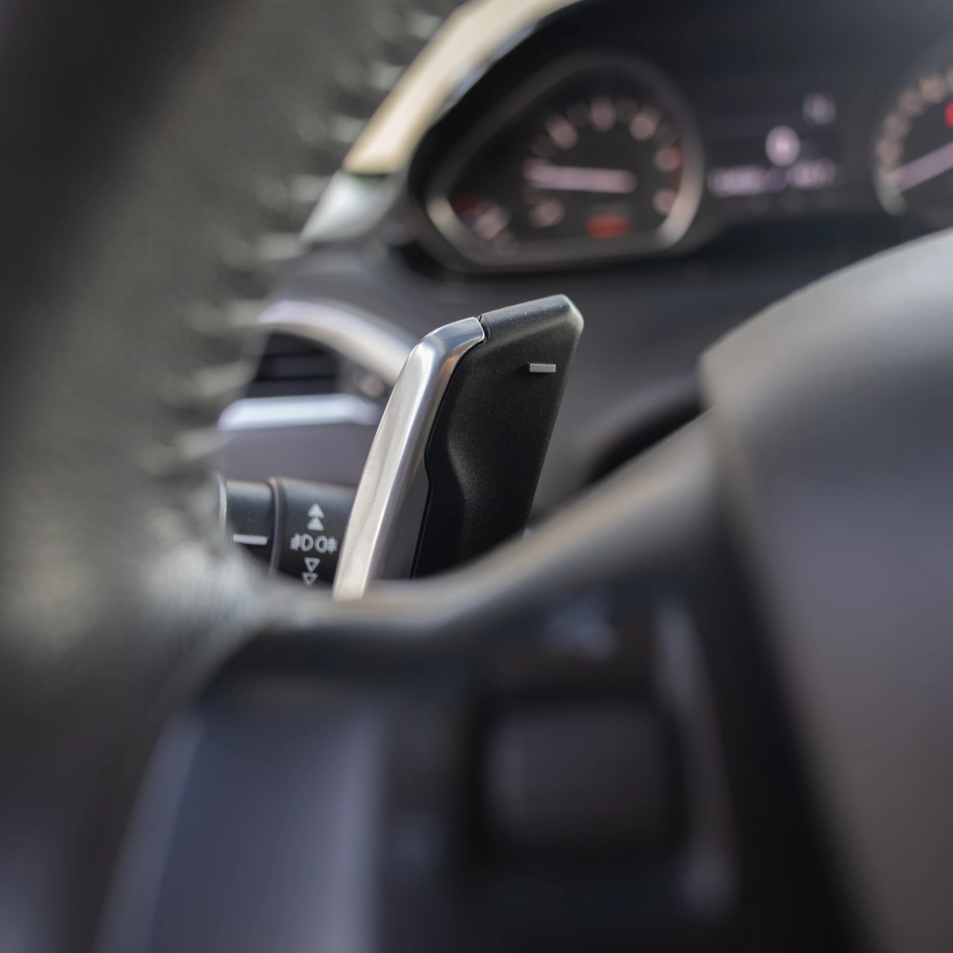 Peugeot 208 Allure 1.6 HDI 19