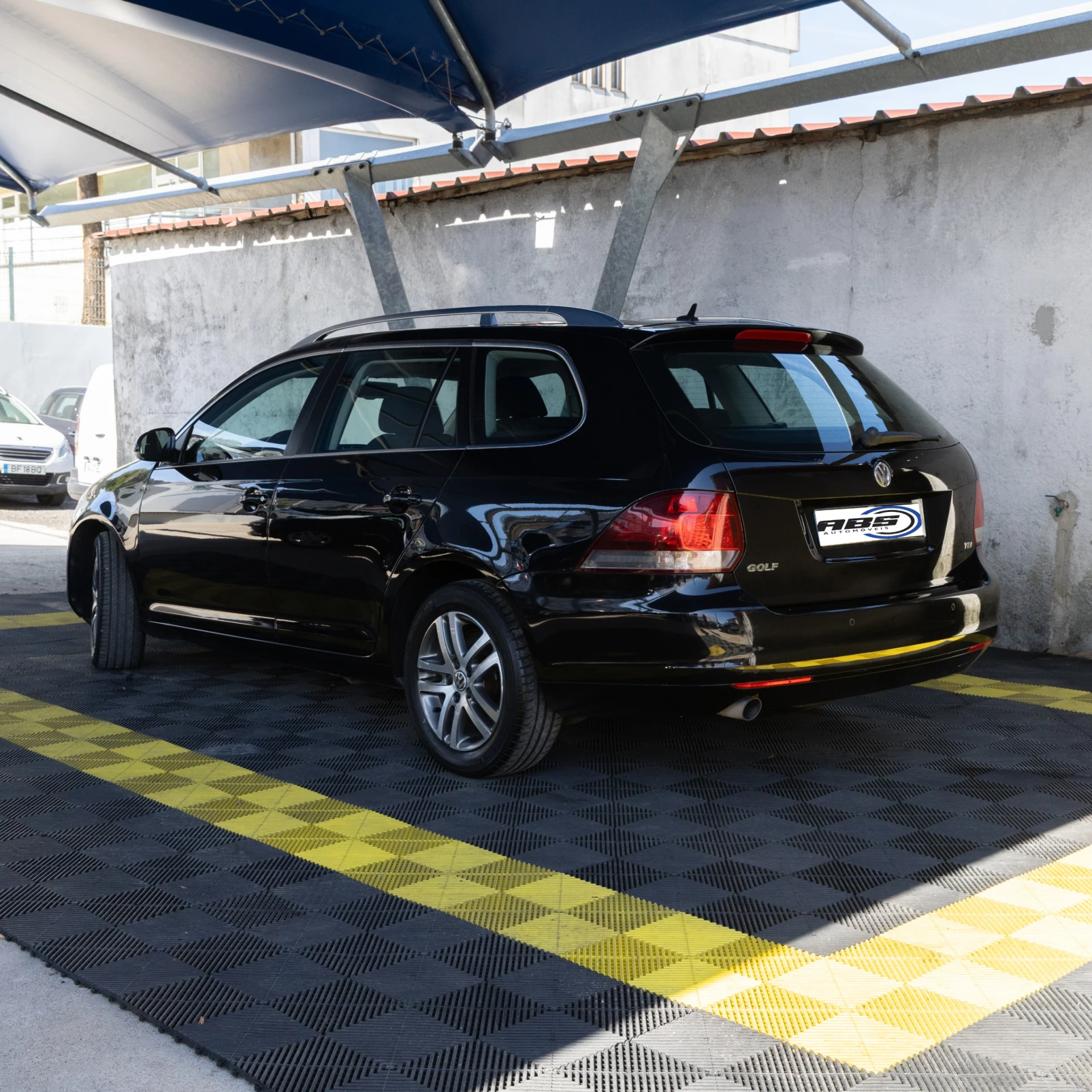 Volkswagen Golf 1.6 TDi Confortline 4