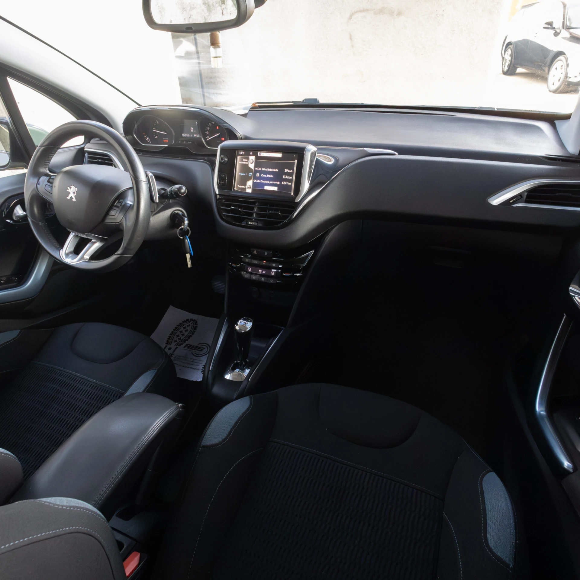 Peugeot 208 Allure 1.6 HDI 11