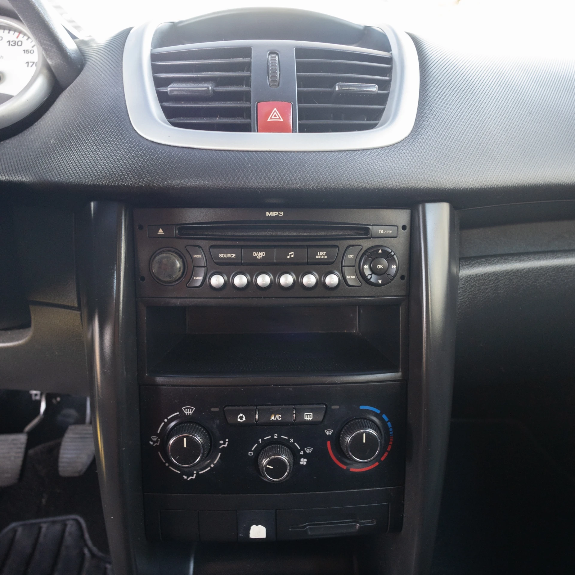 Peugeot 207 1.4 16V Active 9