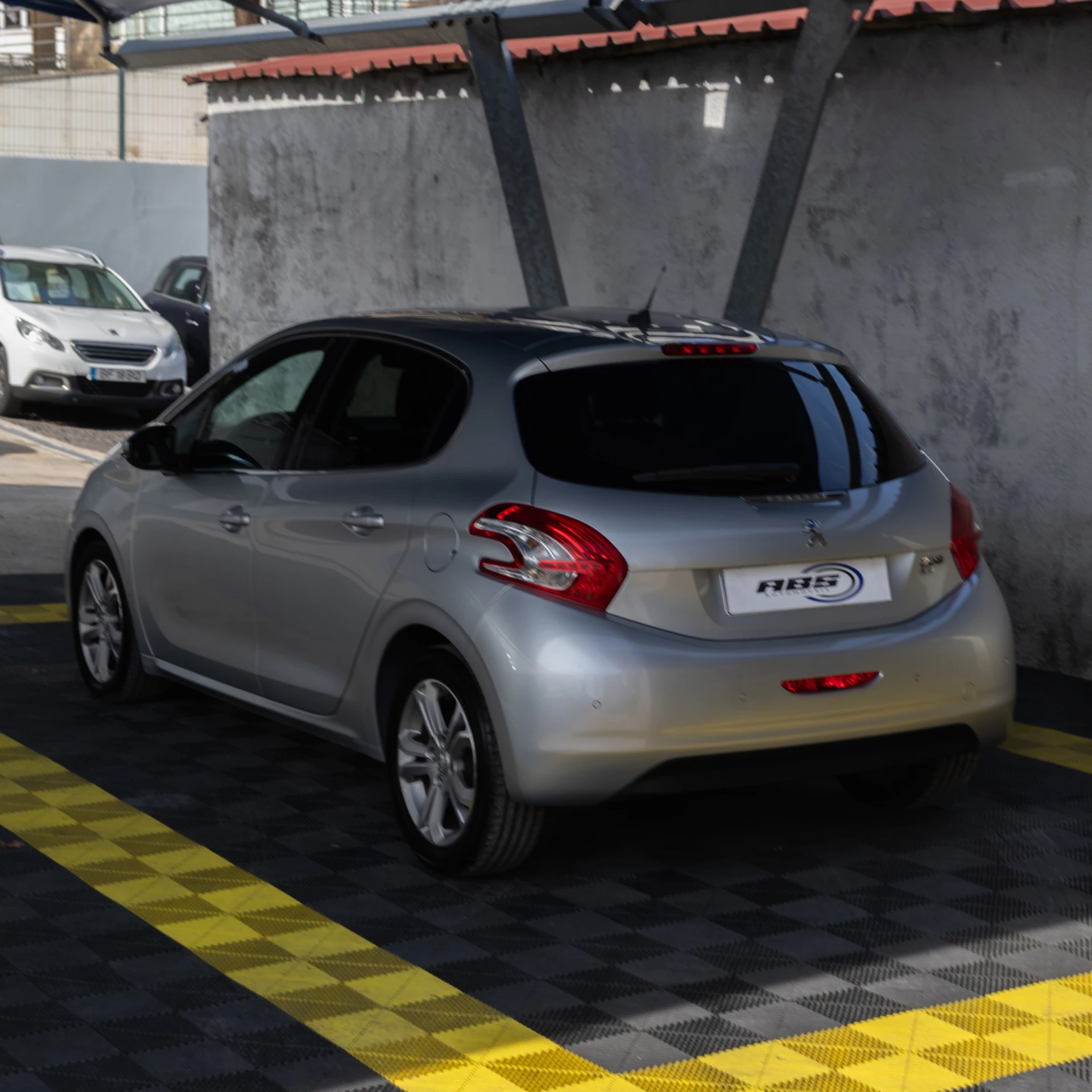 Peugeot 208 Allure 1.6 HDI 3