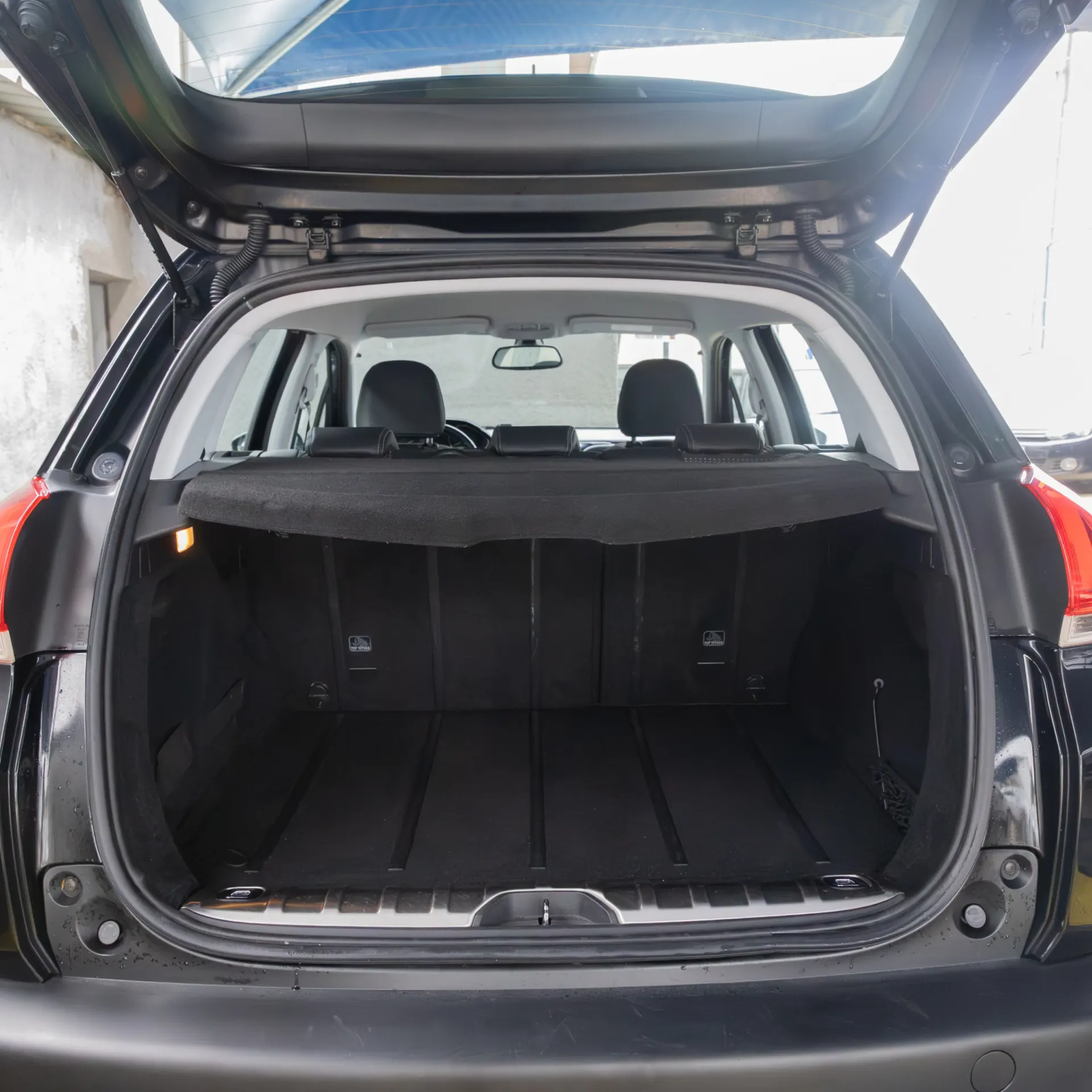 Peugeot 2008 1.2 VTi Allure 8