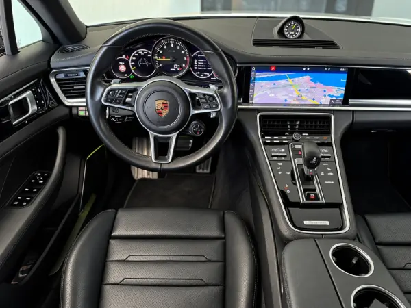 Porsche Panamera Sport Turismo 4 E-Hybrid Platinum Edition 6