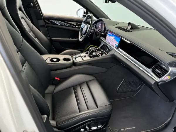 Porsche Panamera Sport Turismo 4 E-Hybrid Platinum Edition 9