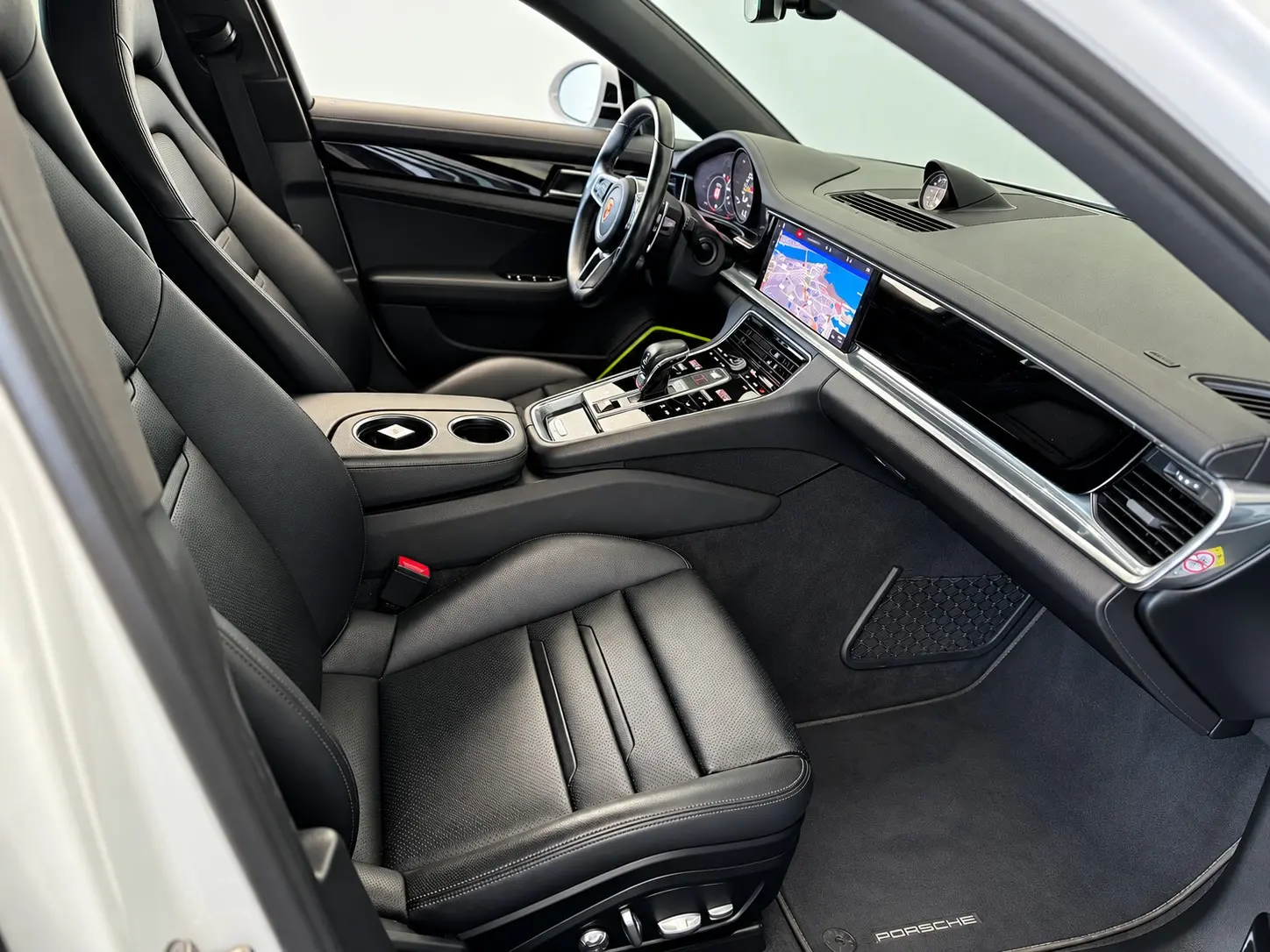 Porsche Panamera Sport Turismo 4 E-Hybrid Platinum Edition 9