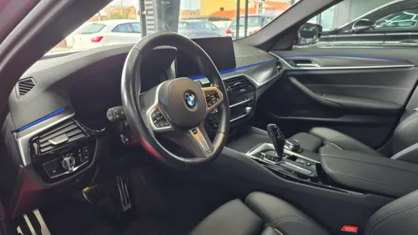 BMW 520 d Pack M Auto 11