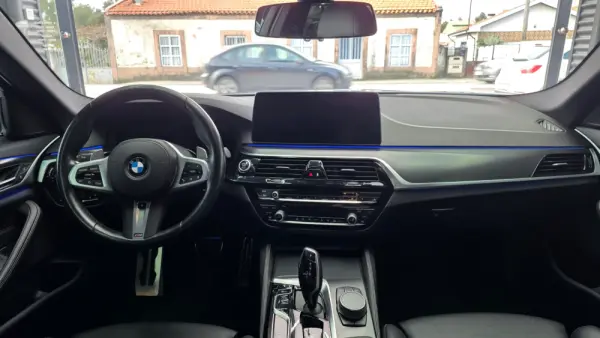 BMW 520 d Pack M Auto 16