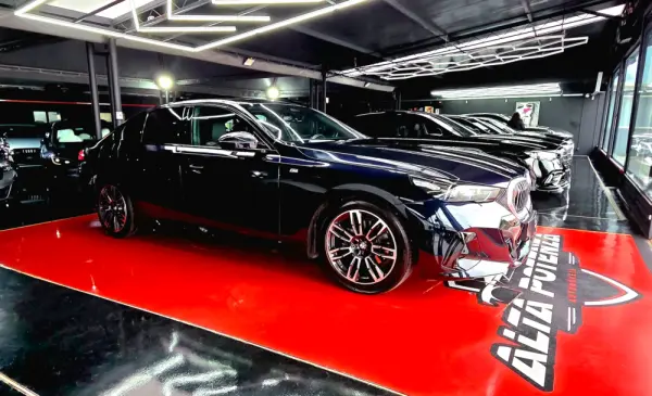BMW 520 d Pack M Auto 10