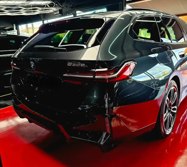 BMW 530 e Pack Desportivo M 6