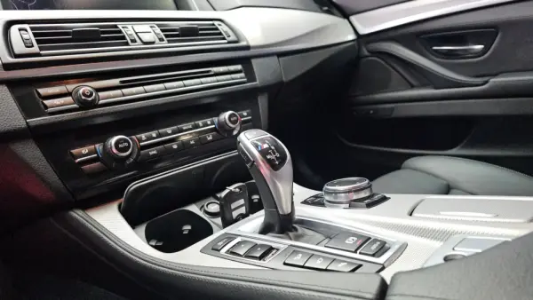 BMW M550d xDrive Auto 13