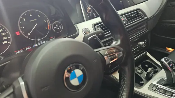 BMW M550d xDrive Auto 14