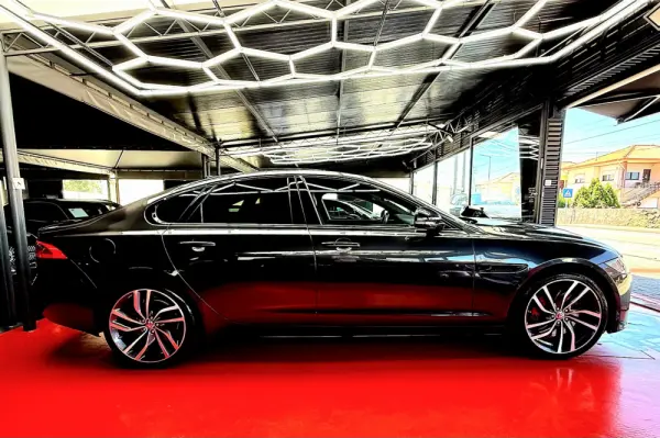 Jaguar XF 3.0 TDV6 300 Sport 4